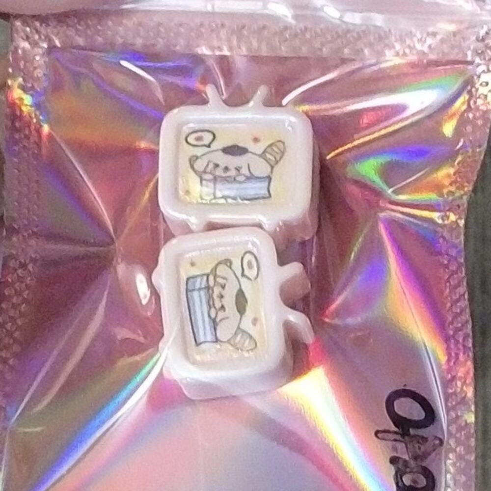 #8040 Pompompurin TV Resin Beads 2 pack